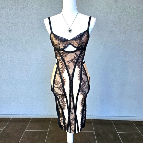 Nova Luxe ✦ Bandage Midi Dress ✦ Nude & Black Cutout Mesh w/ Lace Overlay Sz XS - Picture 3 of 17